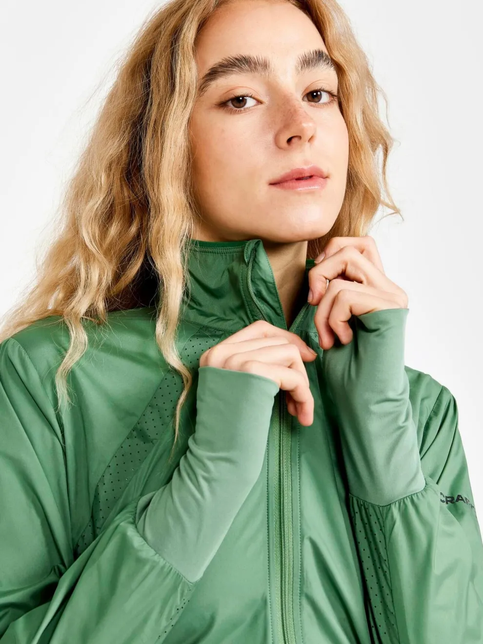 WOMEN'S ADV ESSENCE WIND JACKET - GLOW