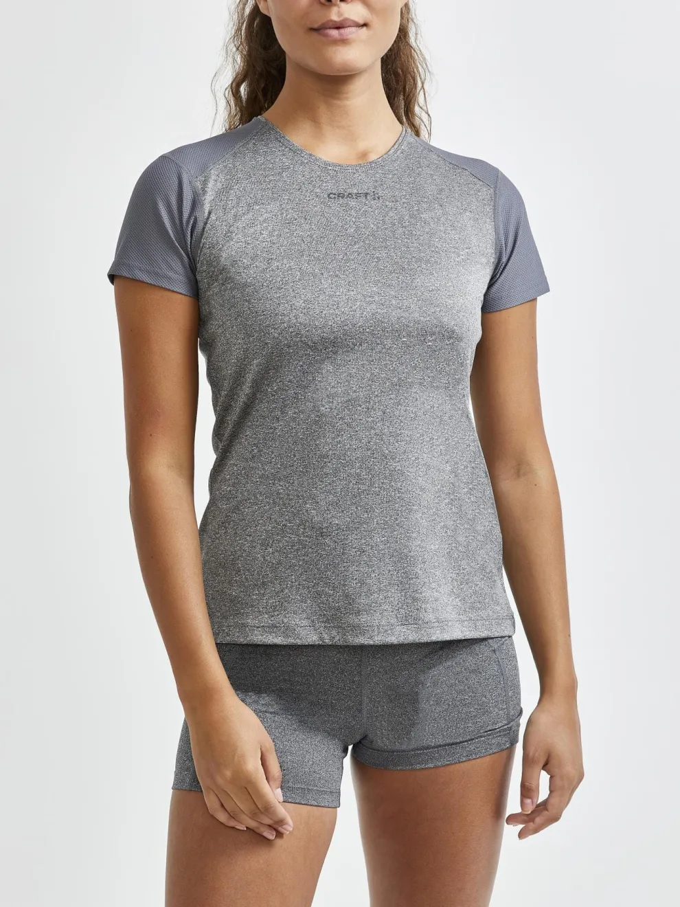 WOMENS ADV ESSENCE SS SLIM TEE