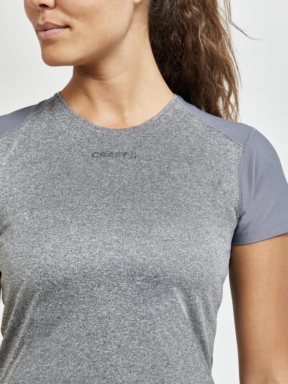 WOMENS ADV ESSENCE SS SLIM TEE