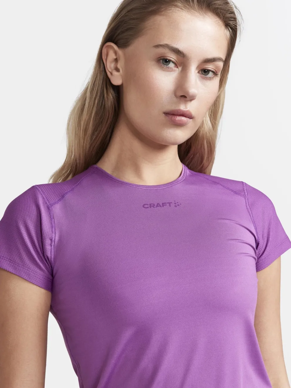 WOMENS ADV ESSENCE SS SLIM TEE